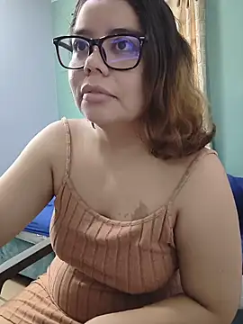Snapshot of saenz_eymi chatting on June 7, 2026, 6:11 pm saenz eymi online show from June 7, 2026, 6:11 pm