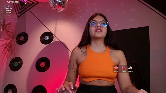 Snapshot of Lilith_and_Khloe chatting on September 20, 2025, 11:33 am Lilith and Khloe online show from September 20, 2025, 11:33 am