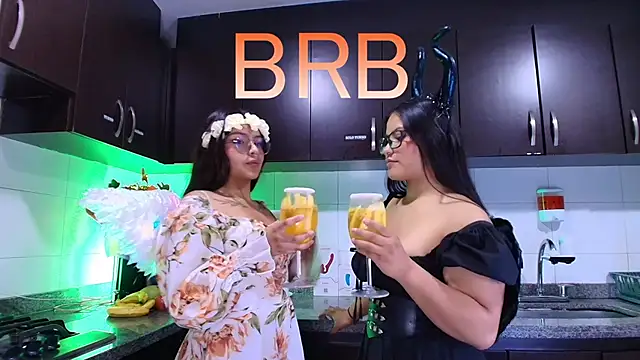 Lilith and Khloe online show from November 2, 2025, 11:45 am