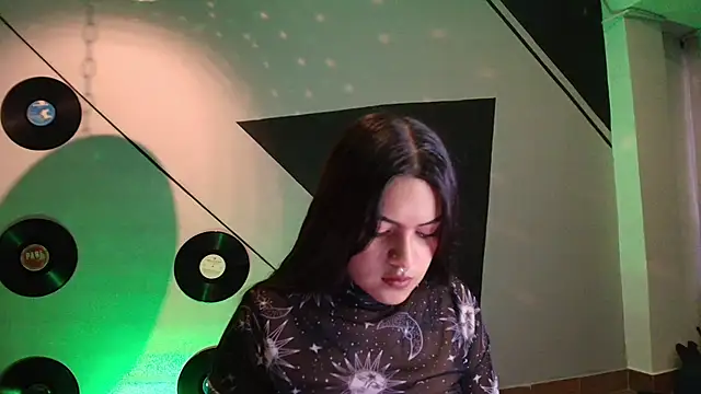 Lilith and Khloe online show from November 15, 2025, 11:18 am