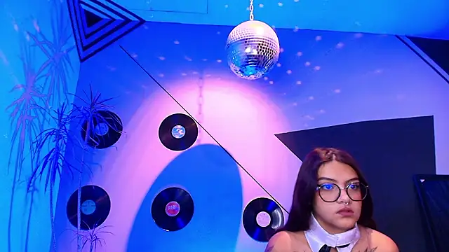 Lilith and Khloe online show from February 19, 2026, 11:39 am