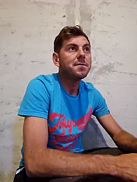 Alex-andru88 online show from October 20, 2025, 2:06 pm