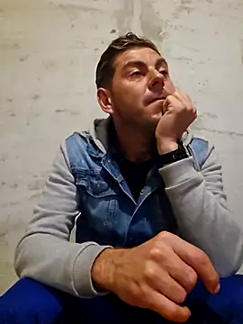 Alex-andru88 online show from October 21, 2025, 3:40 am