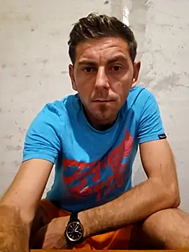 Alex-andru88 online show from November 2, 2025, 7:38 pm