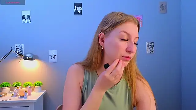 LorettaGladman online show from November 20, 2025, 4:12 am