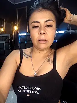 Aniajoness  online show from November 12, 2025, 3:40 am