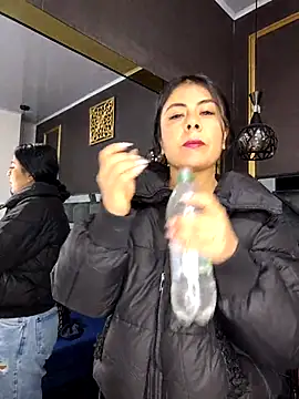 Aniajoness  online show from November 28, 2025, 3:31 am