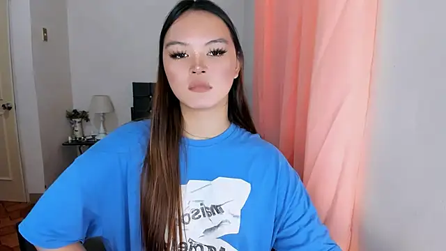 ameliamaureen online show from November 17, 2025, 3:34 am