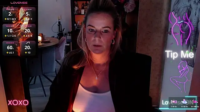 Mrs-Aurora online show from January 12, 2026, 12:43 pm