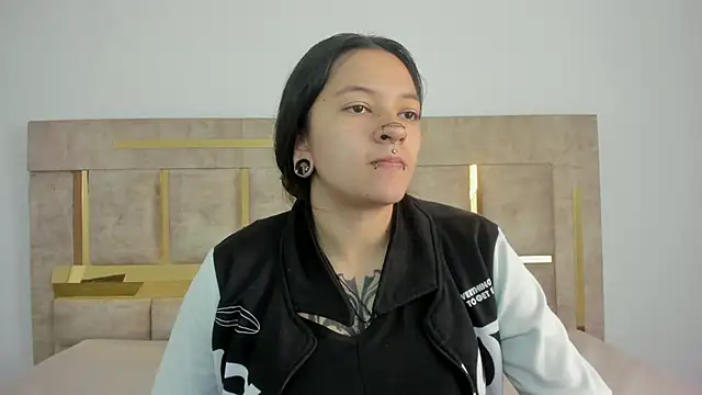 Snapshot of Kitty_ravee chatting on October 7, 2025, 1:52 pm Kitty ravee online show from October 7, 2025, 1:52 pm