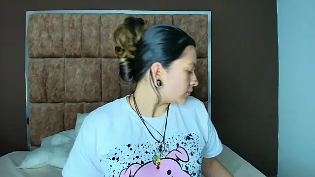 Snapshot of Kitty_ravee chatting on October 12, 2025, 12:53 am Kitty ravee online show from October 12, 2025, 12:53 am