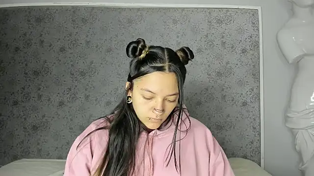 Snapshot of Kitty_ravee chatting on October 13, 2025, 4:01 am Kitty ravee online show from October 13, 2025, 4:01 am