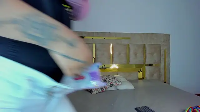 Snapshot of Kitty_ravee chatting on January 14, 2026, 3:01 am Kitty ravee online show from January 14, 2026, 3:01 am