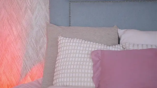 Sofy Bradd online show from October 31, 2025, 5:30 am