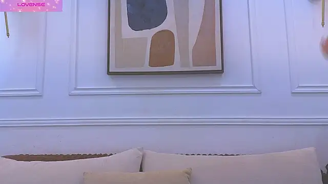 Daisy Price online show from April 6, 2026, 10:38 am