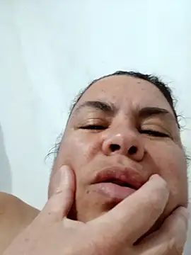 yaneth  online show from November 12, 2025, 10:52 pm