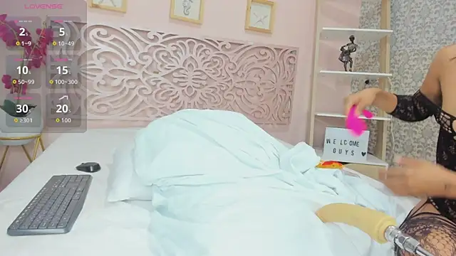 Snapshot of Cinnamon_Star chatting on June 23, 2026, 12:47 pm Cinnamon Star online show from June 23, 2026, 12:47 pm