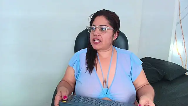 Snapshot of Karla_hilton1 chatting on February 2, 2026, 1:21 pm Karla hilton1 online show from February 2, 2026, 1:21 pm