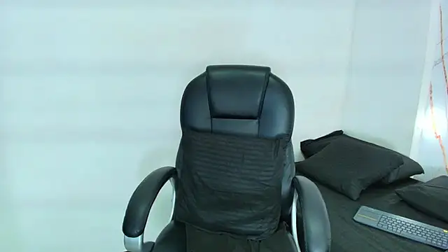 Snapshot of Karla_hilton1 chatting on February 11, 2026, 12:43 pm Karla hilton1 online show from February 11, 2026, 12:43 pm