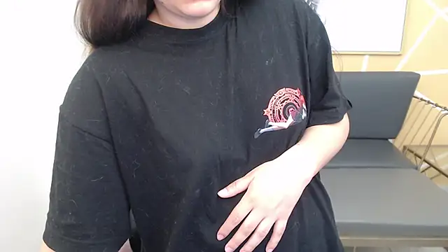 olivia russo  online show from November 19, 2025, 8:09 pm