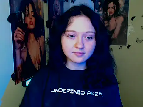 LadyAlice  online show from November 4, 2025, 7:07 am