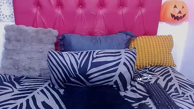 GoldenBigAssCurvy online show from April 26, 2026, 1:42 pm