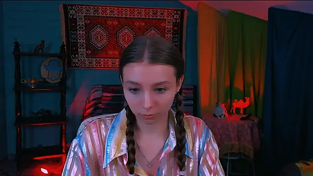 Snapshot of JulieDaniel chatting on September 23, 2025, 4:15 am JulieDaniel online show from September 23, 2025, 4:15 am