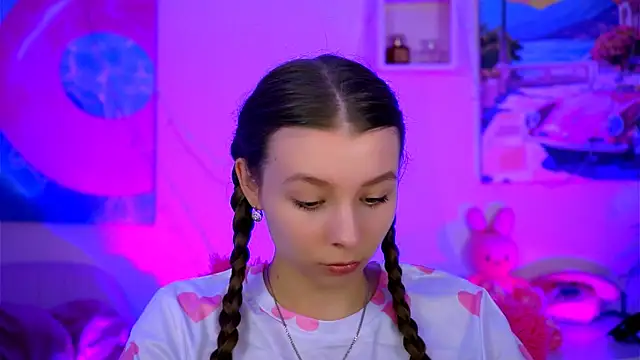 JulieDaniel online show from October 26, 2025, 4:29 am