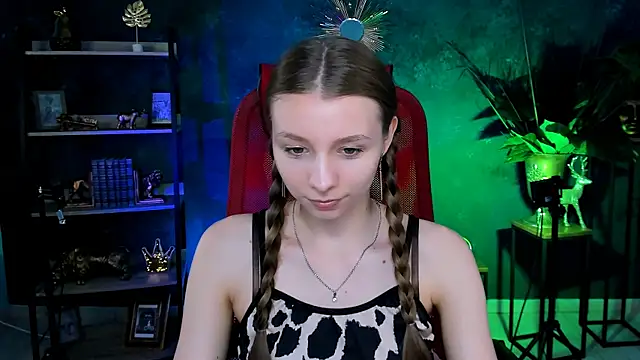 Snapshot of JulieDaniel chatting on June 12, 2026, 4:11 am JulieDaniel online show from June 12, 2026, 4:11 am