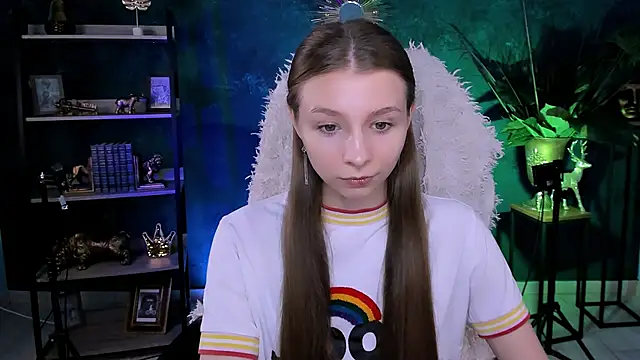 Snapshot of JulieDaniel chatting on June 15, 2026, 4:25 am JulieDaniel online show from June 15, 2026, 4:25 am