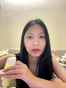 Lil-Gi online show from November 17, 2025, 4:13 pm