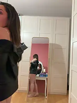 chloedlm5 online show from April 12, 2026, 8:58 pm