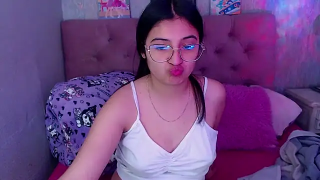 laurenelove online show from October 18, 2025, 3:42 am