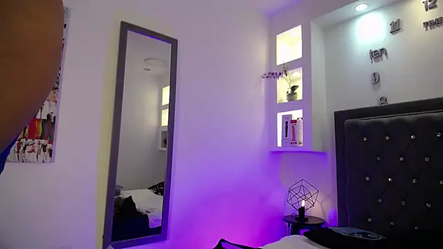 MelissaRhodes online show from November 3, 2025, 8:43 pm