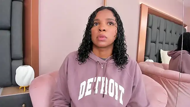 LisaMendez online show from November 6, 2025, 3:51 am