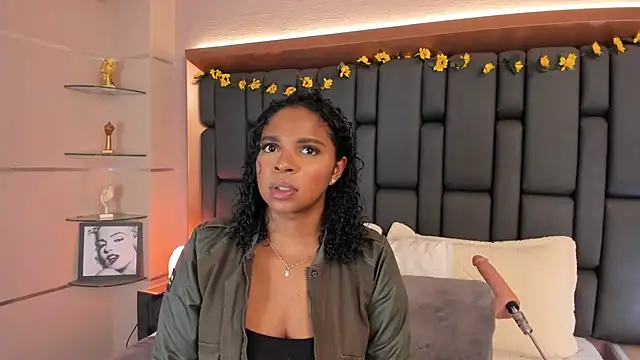 LisaMendez online show from November 20, 2025, 11:04 pm