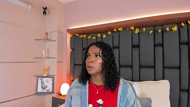 LisaMendez online show from November 27, 2025, 3:52 am