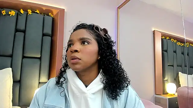 LisaMendez online show from January 15, 2026, 3:55 am