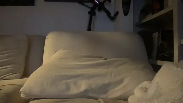 dddasani online show from October 18, 2025, 3:53 am