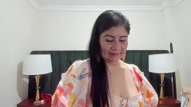 Snapshot of kiraGeiner chatting on October 16, 2025, 9:54 am kiraGeiner online show from October 16, 2025, 9:54 am