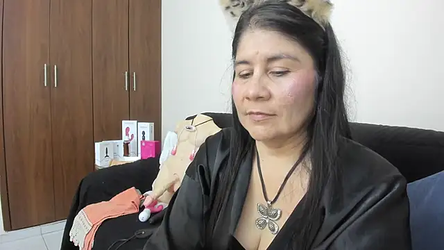 Snapshot of kiraGeiner chatting on November 18, 2025, 1:11 am kiraGeiner online show from November 18, 2025, 1:11 am