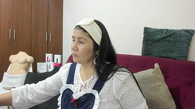 Snapshot of kiraGeiner chatting on December 1, 2025, 1:10 am kiraGeiner online show from December 1, 2025, 1:10 am