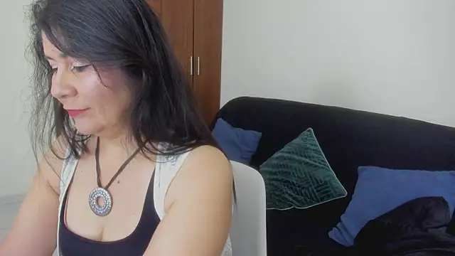 Snapshot of kiraGeiner chatting on June 18, 2026, 1:06 am kiraGeiner online show from June 18, 2026, 1:06 am