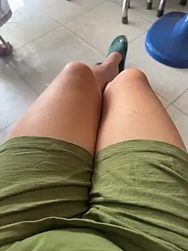 sharon-Hanna online show from November 18, 2025, 2:28 am