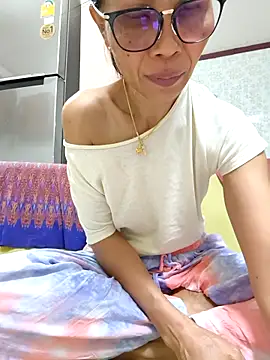 Mama Eva 1 online show from October 26, 2025, 10:04 pm