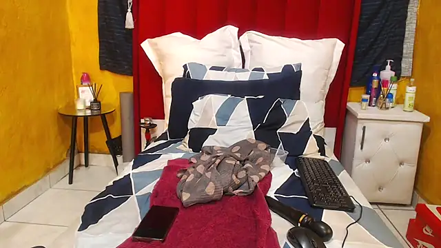 Candycrush2555 online show from September 18, 2025, 2:08 pm