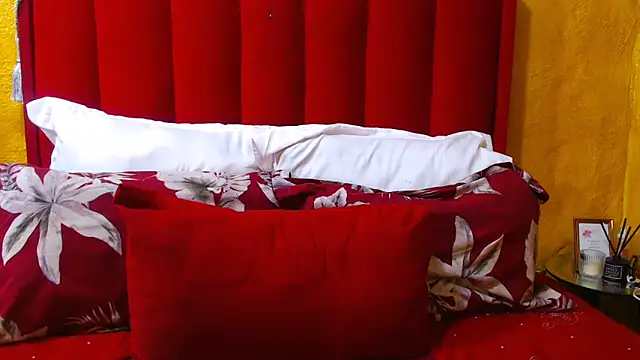 Candycrush2555 online show from October 19, 2025, 4:29 pm