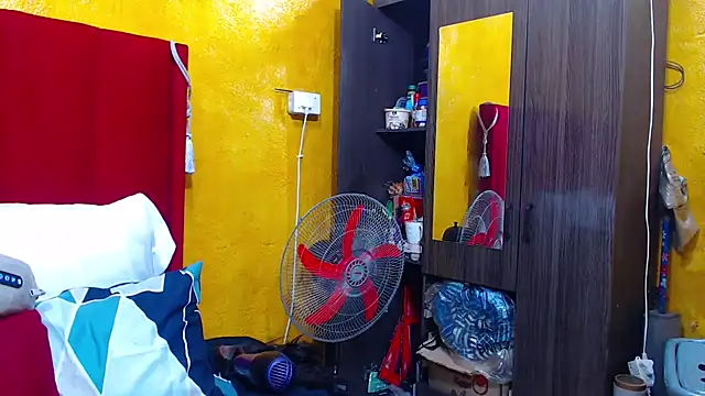 Candycrush2555 online show from November 24, 2025, 8:08 pm