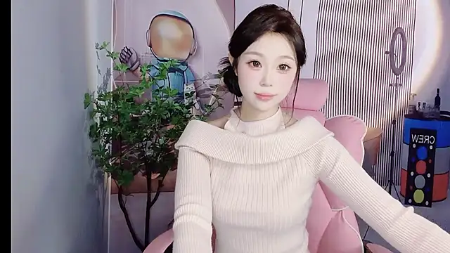 CAICAI BABY online show from November 9, 2025, 3:27 am