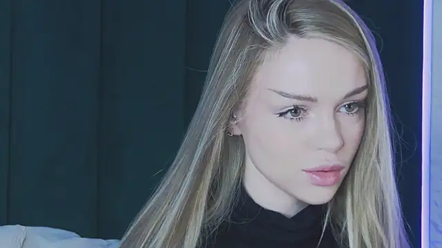 MarilynNova online show from April 7, 2026, 4:57 am